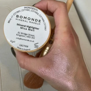 Bomonde’s Mineral Highlighter Powder