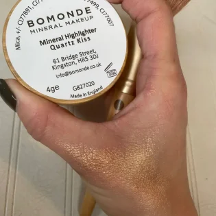 Bomonde’s Mineral Highlighter Powder
