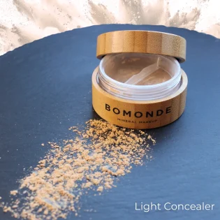 Light Mineral Concealer by Bomonde available at Tiezori