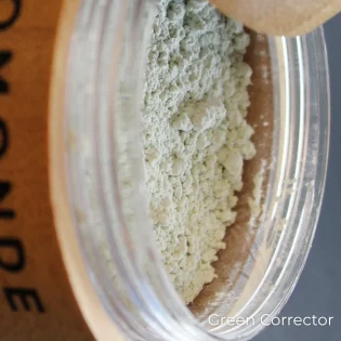 Vegan Mineral Colour Corrector by Bomonde Green Corrector Closeup available at Tiezori